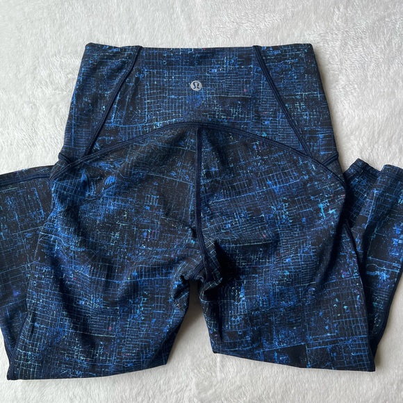 Lululemon Athletica Train Times Crop Leggings City Lights Pattern Size 4 - Picture 2 of 7
